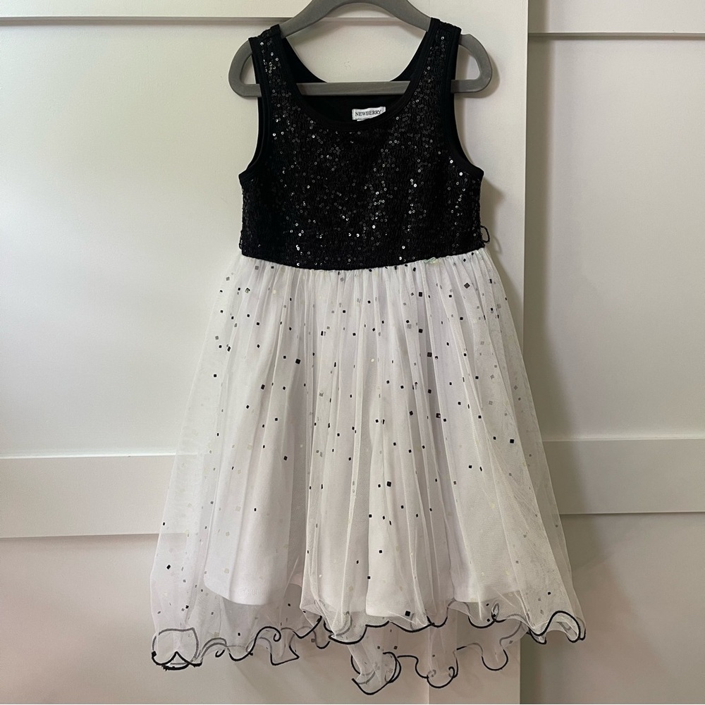 Newberry girls size 7(6X) Black and White Sequin Dress